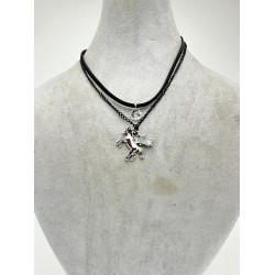 Siyah Derili At Desenli Taşlı Kolye